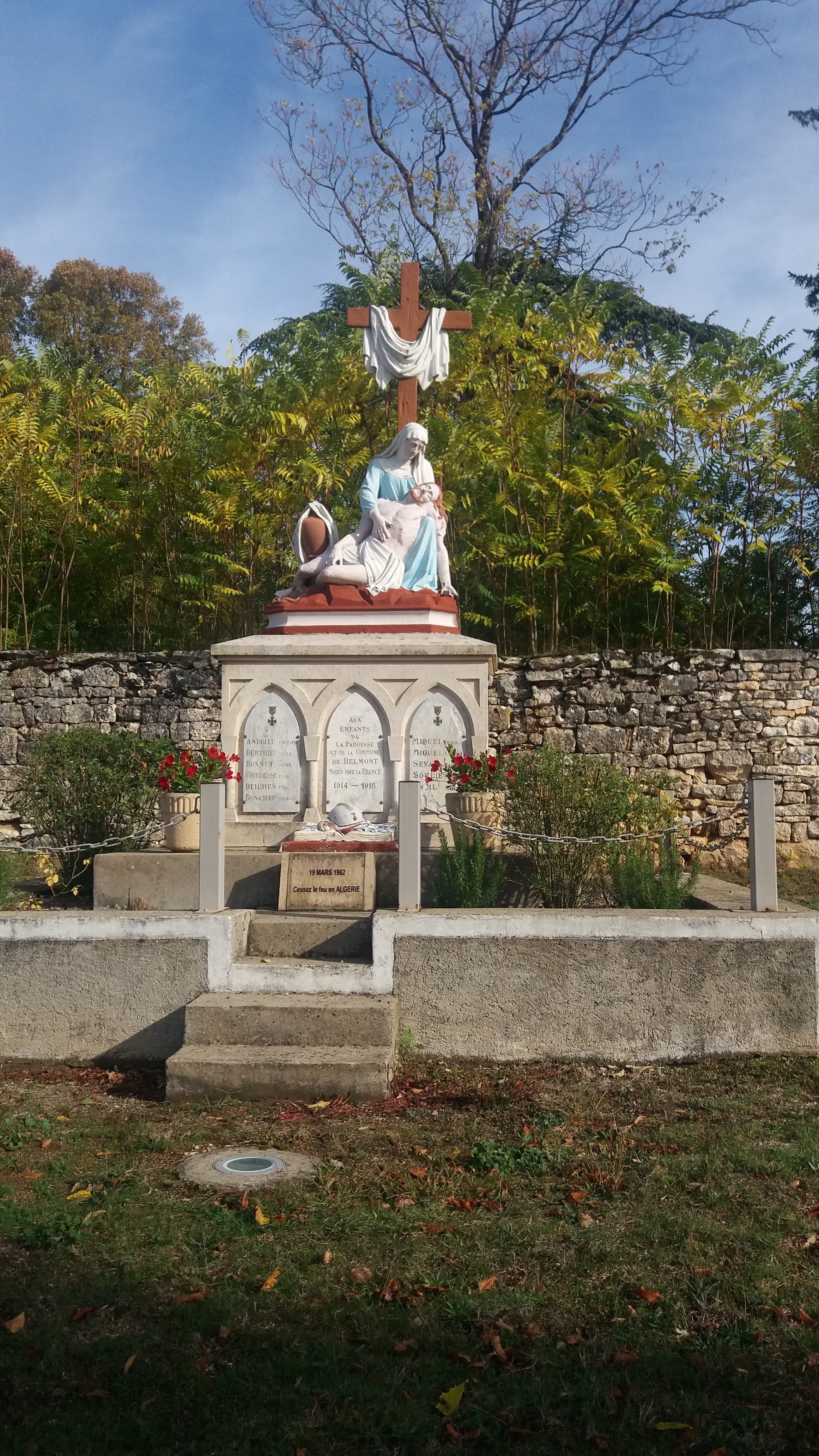 statue de la vierge de la mise au tombeau